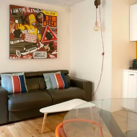 Bright & Spacious In Madeleine 公寓