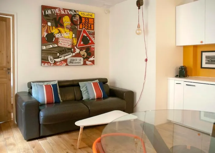 Bright & Spacious In Madeleine Appartement